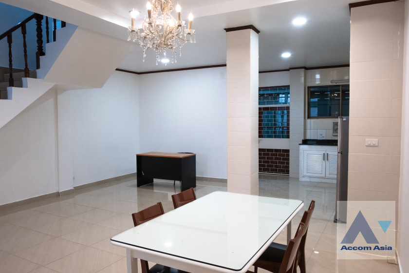  1  3 br Townhouse For Rent in Sukhumvit ,Bangkok BTS Phra khanong AA22720
