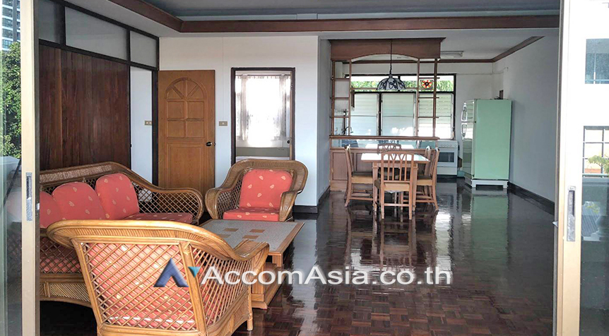  1  3 br Apartment For Rent in Sukhumvit ,Bangkok BTS Phrom Phong at Living with Private Environment   AA22728