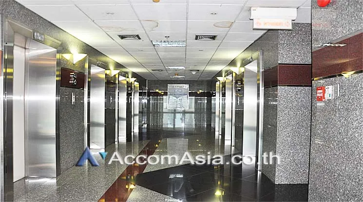 unit Office space For Rent in Silom, Bangkok  near BTS Surasak (AA22866)