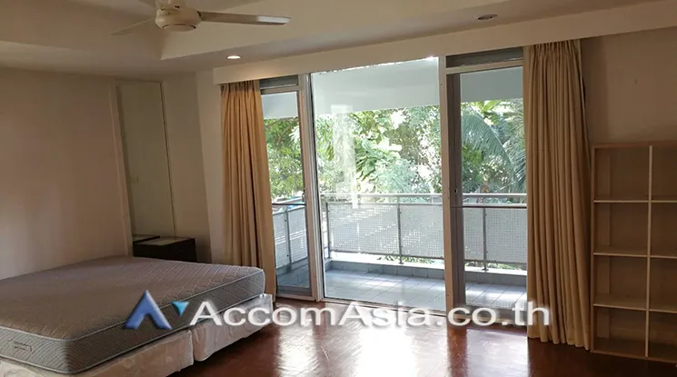 unit 4 Bedrooms  Apartment For Rent in Sathorn, Bangkok  near BTS Chong Nonsi (AA22975)