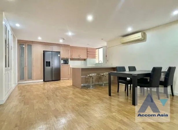 unit 4 Bedrooms  Condominium For Rent in Sukhumvit, Bangkok  near BTS Ekkamai (AA23000)