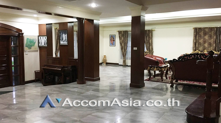  1  6 br House For Sale in Pattanakarn ,Bangkok ARL Hua Mak AA23079