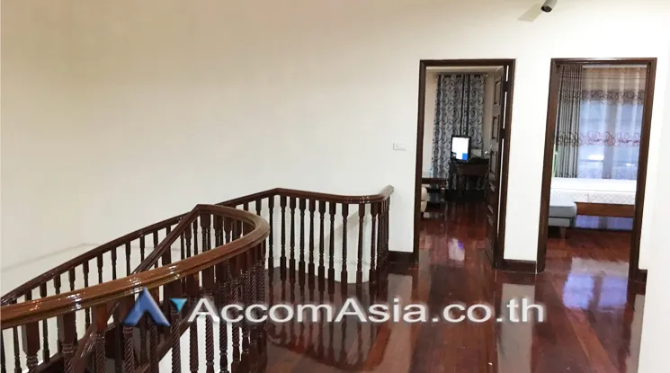 8  6 br House For Sale in Pattanakarn ,Bangkok ARL Hua Mak AA23079