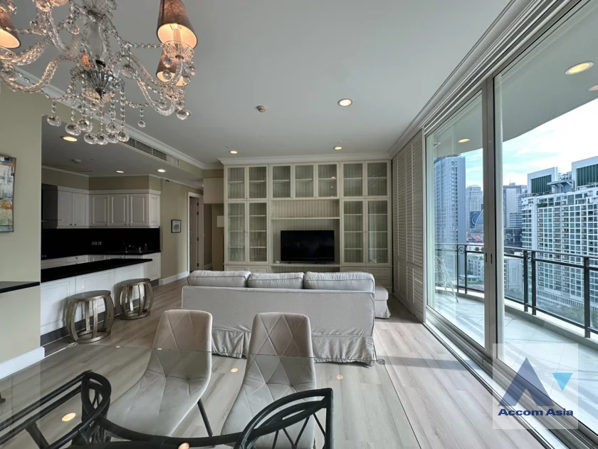unit 3 Bedrooms  Condominium For Rent in Sukhumvit, Bangkok  near BTS Phrom Phong (AA23179)