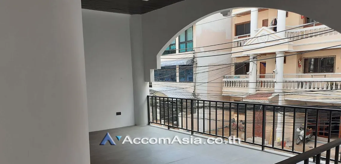 unitHome Office |  4 Bedrooms  Townhouse For Rent in Sukhumvit, Bangkok  near BTS Thong Lo (AA23192)