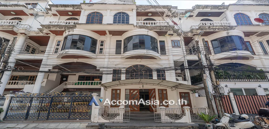 unit 5 Bedrooms  Townhouse For Rent in Sukhumvit, Bangkok  near BTS Thong Lo (AA23230)