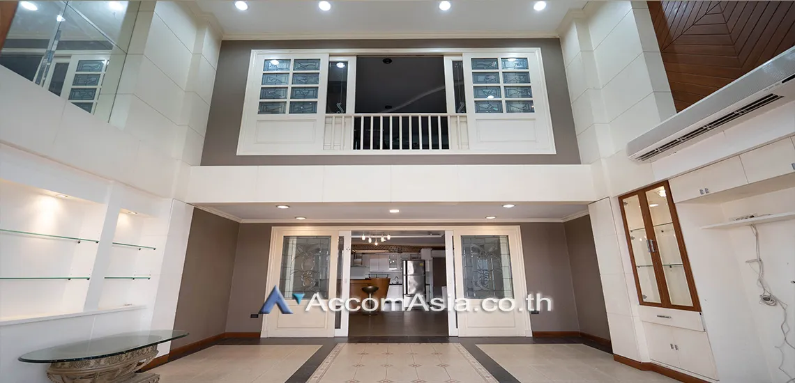 unit 5 Bedrooms  Townhouse For Rent in Sukhumvit, Bangkok  near BTS Thong Lo (AA23230)