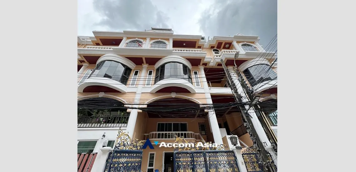  1  5 br Townhouse For Rent in Sukhumvit ,Bangkok BTS Thong Lo at Thonglo Classic Home AA23233