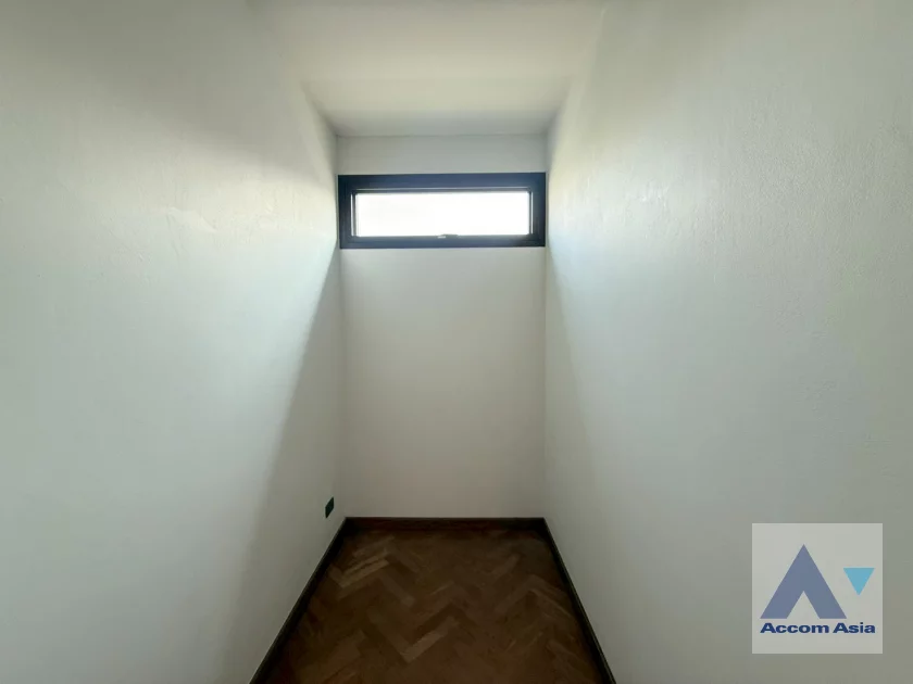 42  4 br House For Rent in Sukhumvit ,Bangkok BTS Phrom Phong AA23289