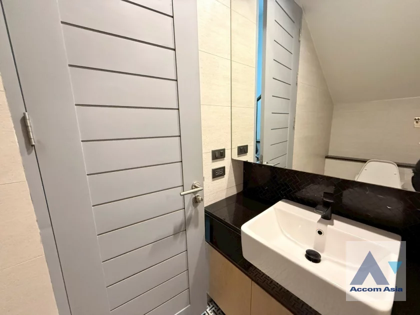 40  4 br House For Rent in Sukhumvit ,Bangkok BTS Phrom Phong AA23289