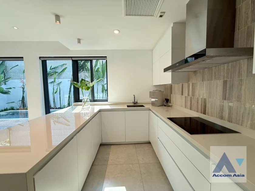 9  4 br House For Rent in Sukhumvit ,Bangkok BTS Phrom Phong AA23289