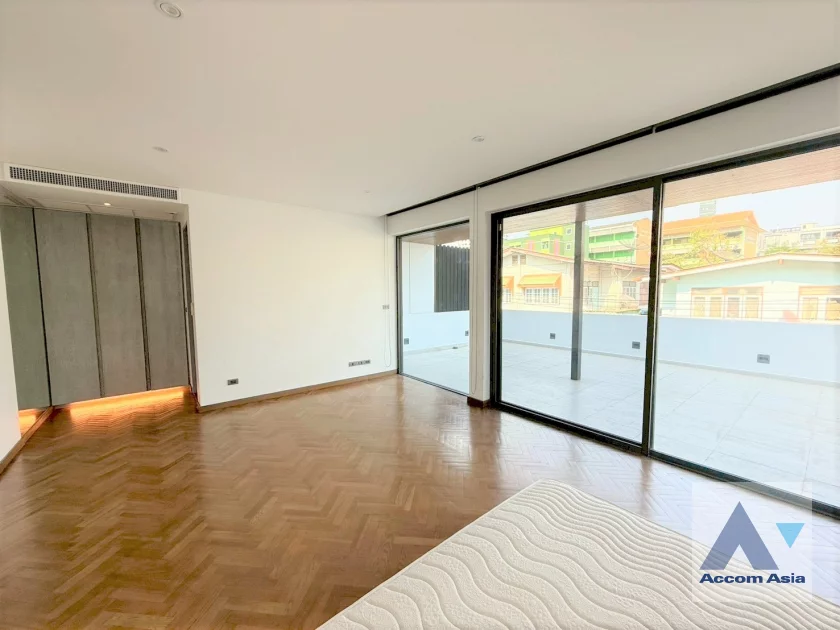 32  4 br House For Rent in Sukhumvit ,Bangkok BTS Phrom Phong AA23289