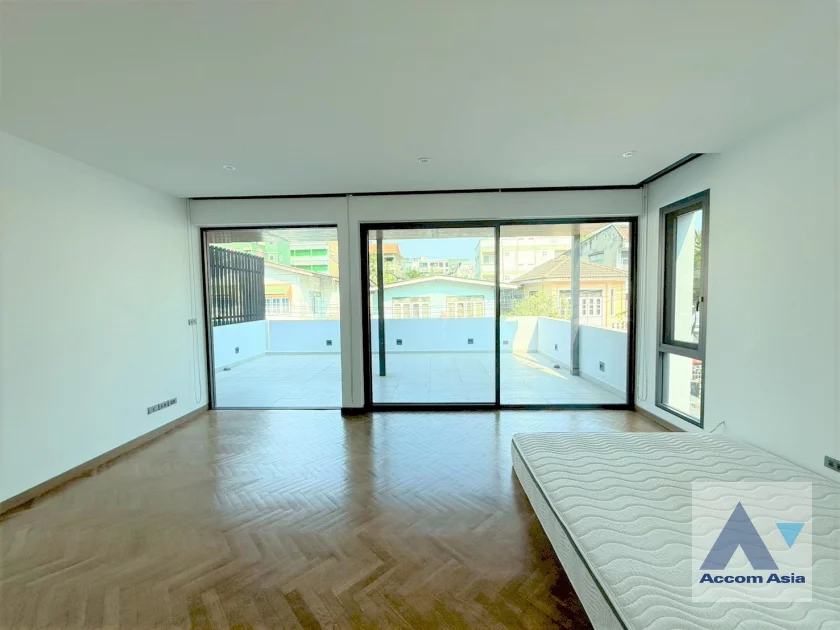 33  4 br House For Rent in Sukhumvit ,Bangkok BTS Phrom Phong AA23289