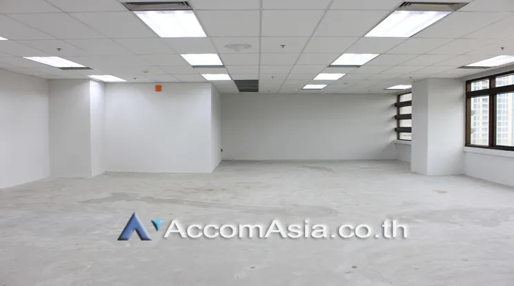 4  Office Space For Rent in Ploenchit ,Bangkok MRT Lumphini at Sindhorn Tower AA23320