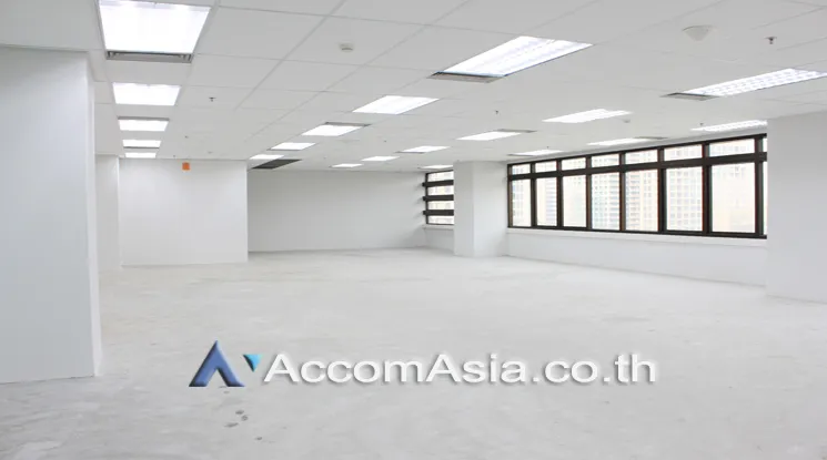 5  Office Space For Rent in Ploenchit ,Bangkok MRT Lumphini at Sindhorn Tower AA23320