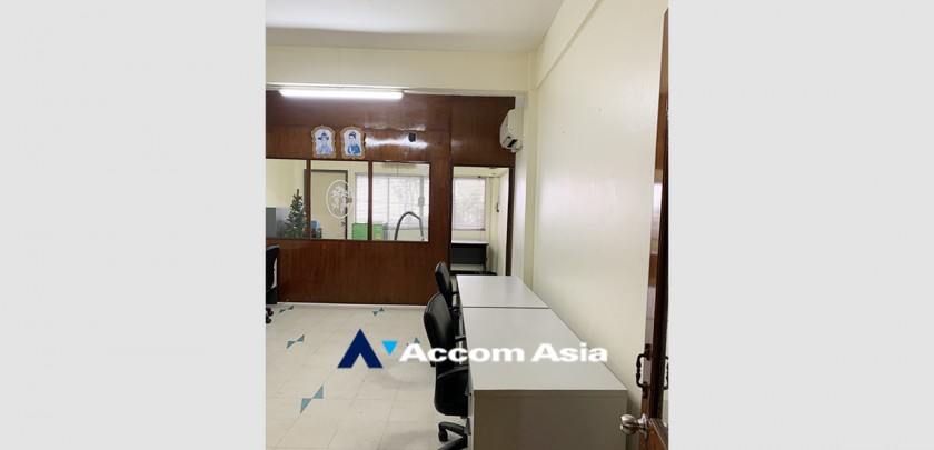  1  Shophouse For Rent in Sukhumvit ,Bangkok BTS Phra khanong AA23338