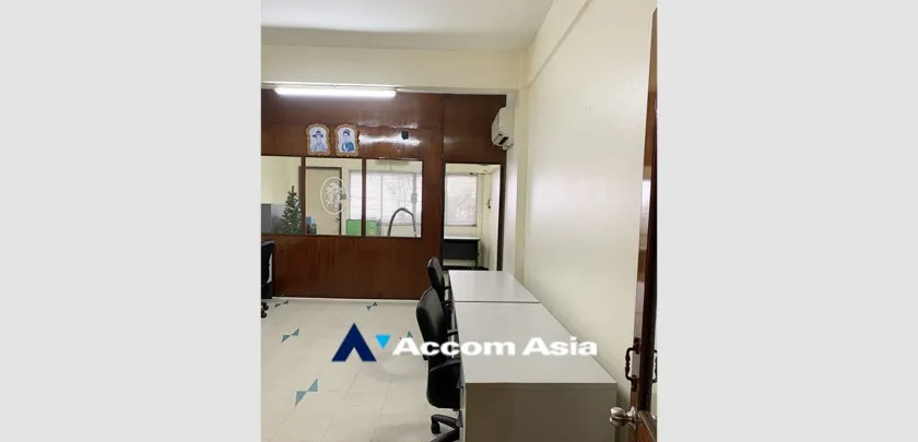 unit Shophouse For Rent in Sukhumvit, Bangkok  near BTS Phra khanong (AA23338)