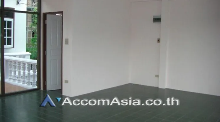 unit 3 Bedrooms  House For Sale in Sukhumvit, Bangkok  near BTS Bang Chak (AA23357)