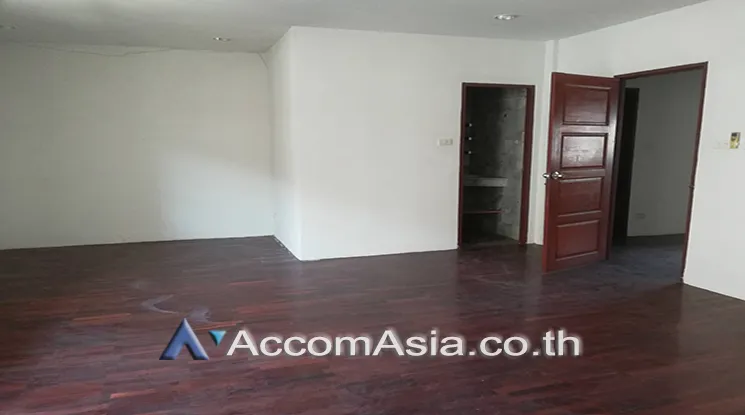unit 3 Bedrooms  Townhouse For Rent in Sukhumvit, Bangkok  near BTS Thong Lo (AA23501)