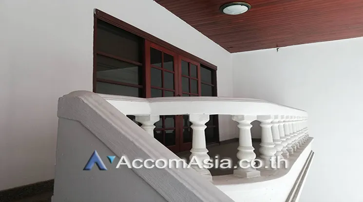 unit 3 Bedrooms  Townhouse For Rent in Sukhumvit, Bangkok  near BTS Thong Lo (AA23501)