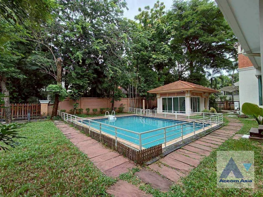 53  5 br House For Rent in Bang Na ,Bangkok BTS Bearing at House in compound AA23515