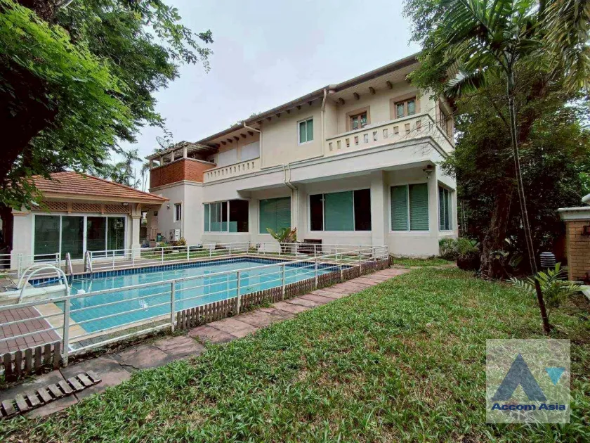  2  5 br House For Rent in Bang Na ,Bangkok BTS Bearing at House in compound AA23515