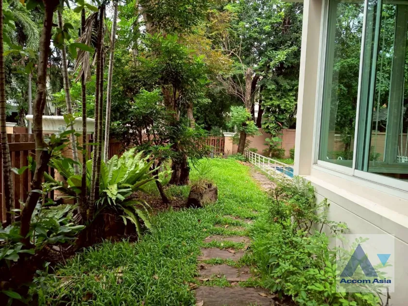 54  5 br House For Rent in Bang Na ,Bangkok BTS Bearing at House in compound AA23515