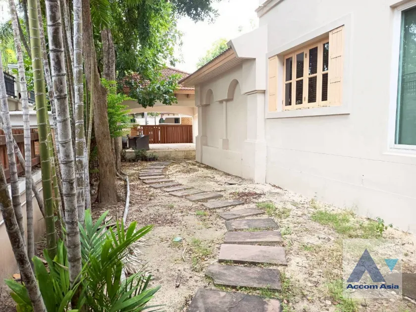 57  5 br House For Rent in Bang Na ,Bangkok BTS Bearing at House in compound AA23515