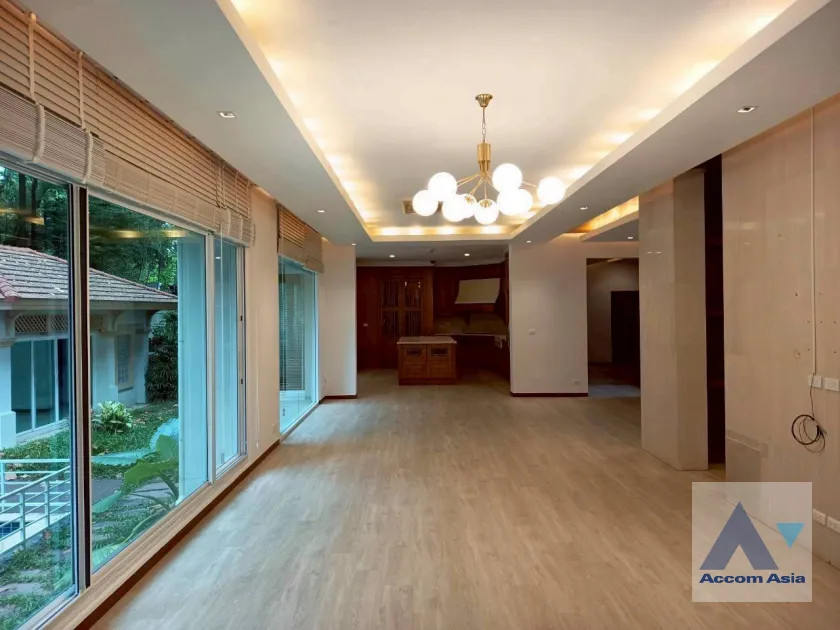 10  5 br House For Rent in Bang Na ,Bangkok BTS Bearing at House in compound AA23515