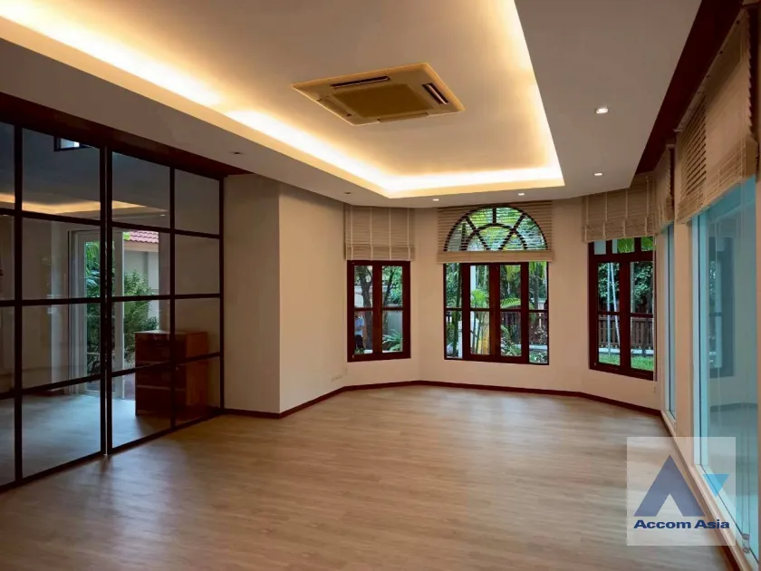  1  5 br House For Rent in Bang Na ,Bangkok BTS Bearing at House in compound AA23515