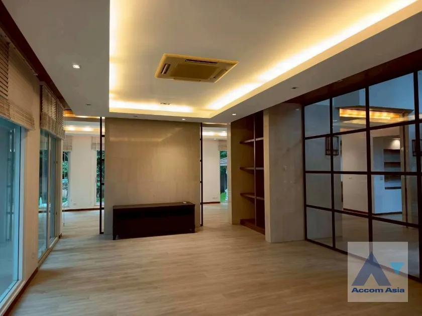 11  5 br House For Rent in Bang Na ,Bangkok BTS Bearing at House in compound AA23515