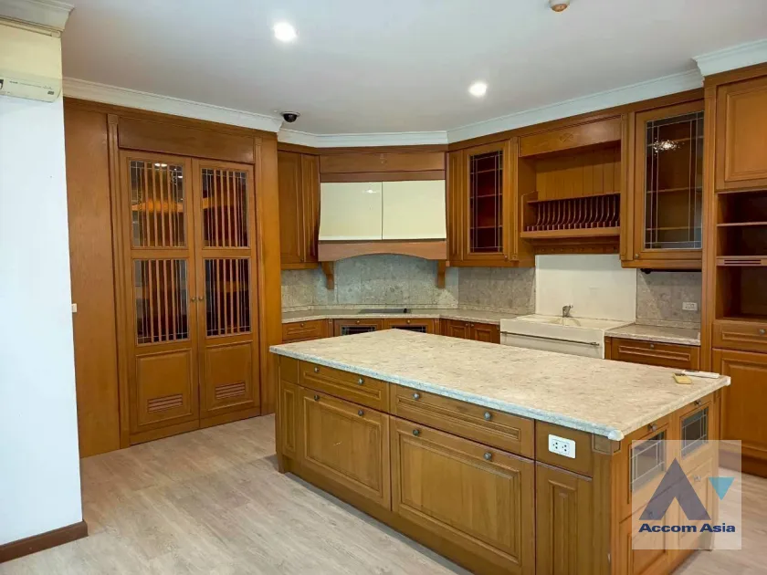 12  5 br House For Rent in Bang Na ,Bangkok BTS Bearing at House in compound AA23515