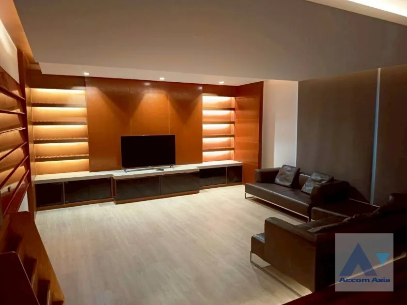 6  5 br House For Rent in Bang Na ,Bangkok BTS Bearing at House in compound AA23515