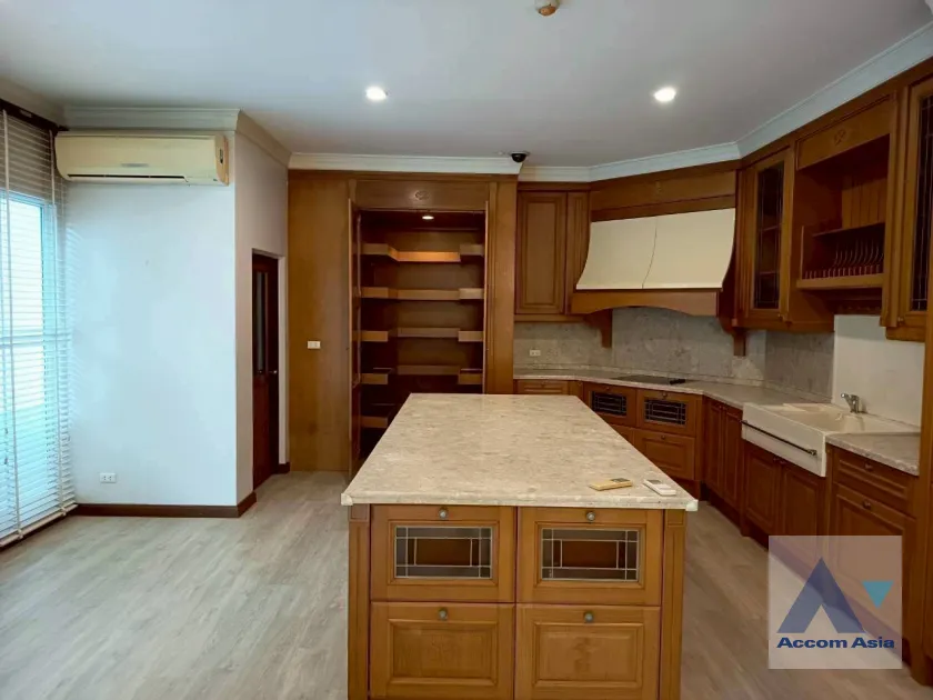 14  5 br House For Rent in Bang Na ,Bangkok BTS Bearing at House in compound AA23515