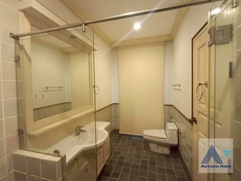 38  5 br House For Rent in Bang Na ,Bangkok BTS Bearing at House in compound AA23515