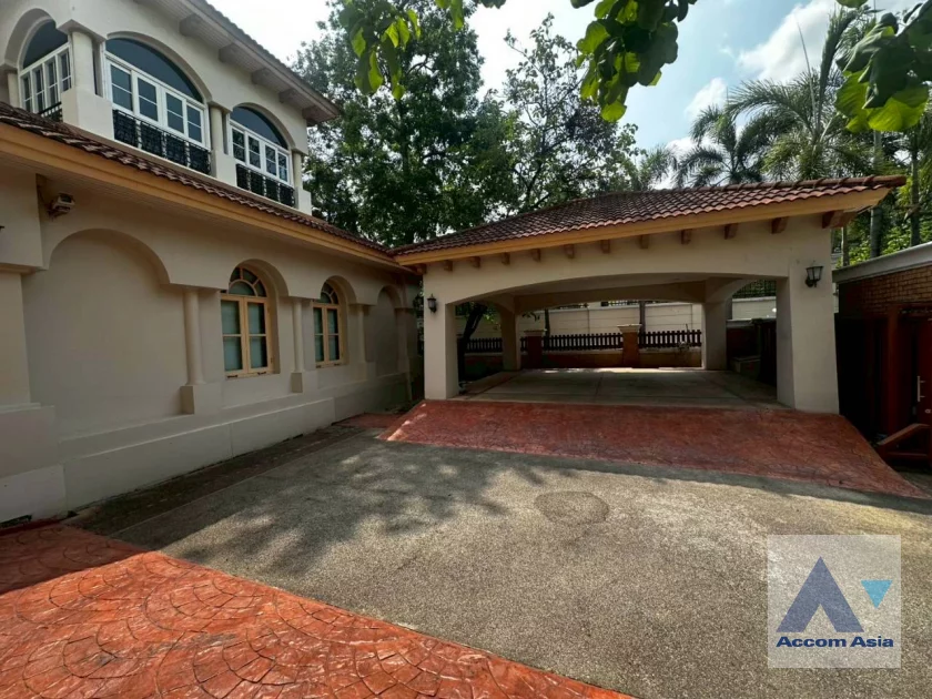 60  5 br House For Rent in Bang Na ,Bangkok BTS Bearing at House in compound AA23515