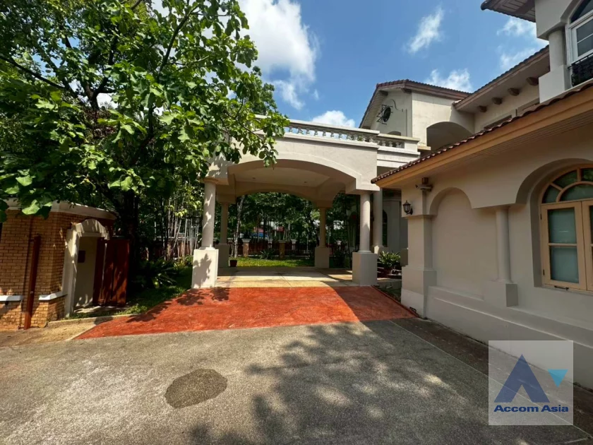 59  5 br House For Rent in Bang Na ,Bangkok BTS Bearing at House in compound AA23515