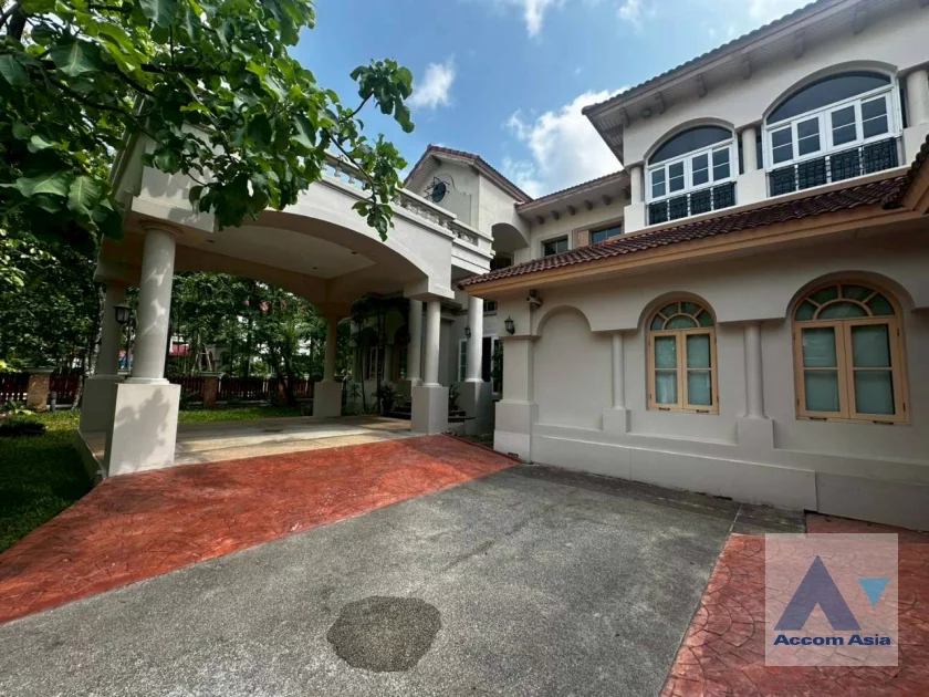 61  5 br House For Rent in Bang Na ,Bangkok BTS Bearing at House in compound AA23515