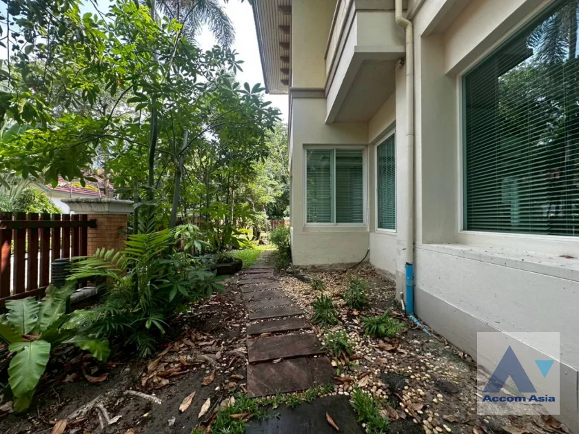 62  5 br House For Rent in Bang Na ,Bangkok BTS Bearing at House in compound AA23515