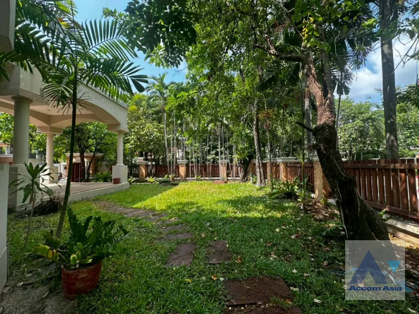 64  5 br House For Rent in Bang Na ,Bangkok BTS Bearing at House in compound AA23515