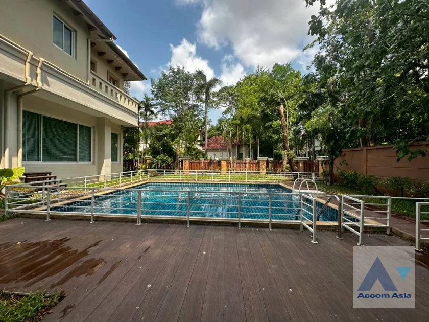 65  5 br House For Rent in Bang Na ,Bangkok BTS Bearing at House in compound AA23515