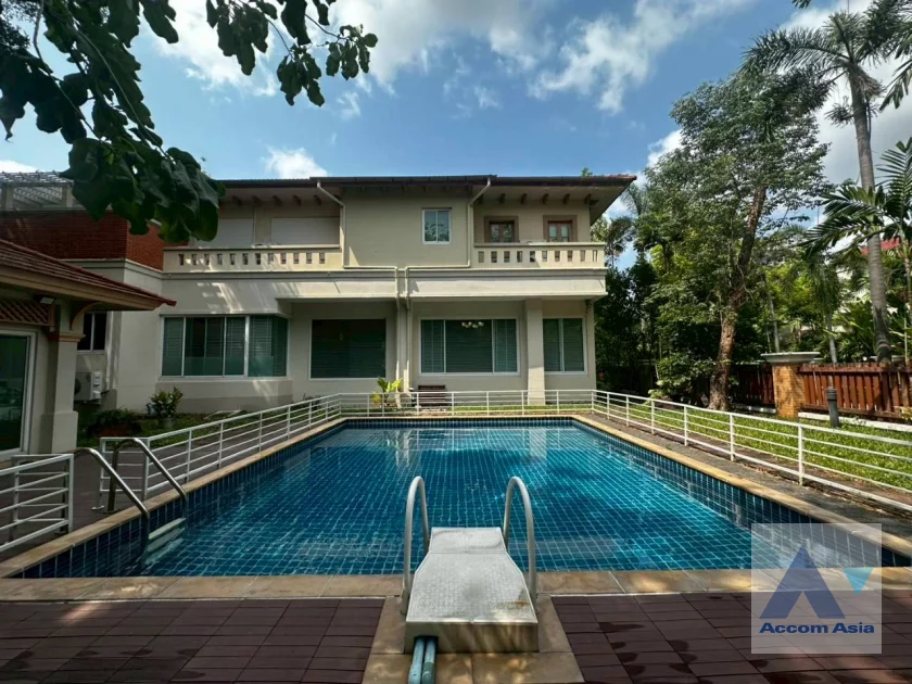 55  5 br House For Rent in Bang Na ,Bangkok BTS Bearing at House in compound AA23515