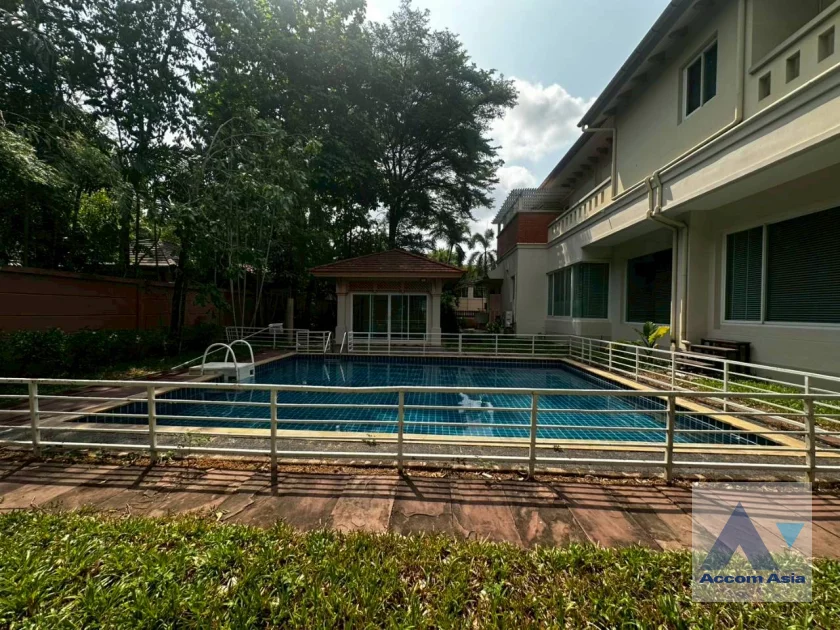 66  5 br House For Rent in Bang Na ,Bangkok BTS Bearing at House in compound AA23515
