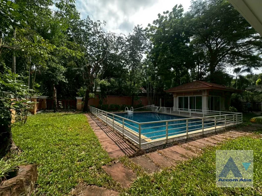 67  5 br House For Rent in Bang Na ,Bangkok BTS Bearing at House in compound AA23515