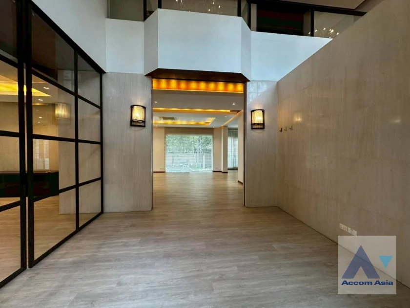 8  5 br House For Rent in Bang Na ,Bangkok BTS Bearing at House in compound AA23515