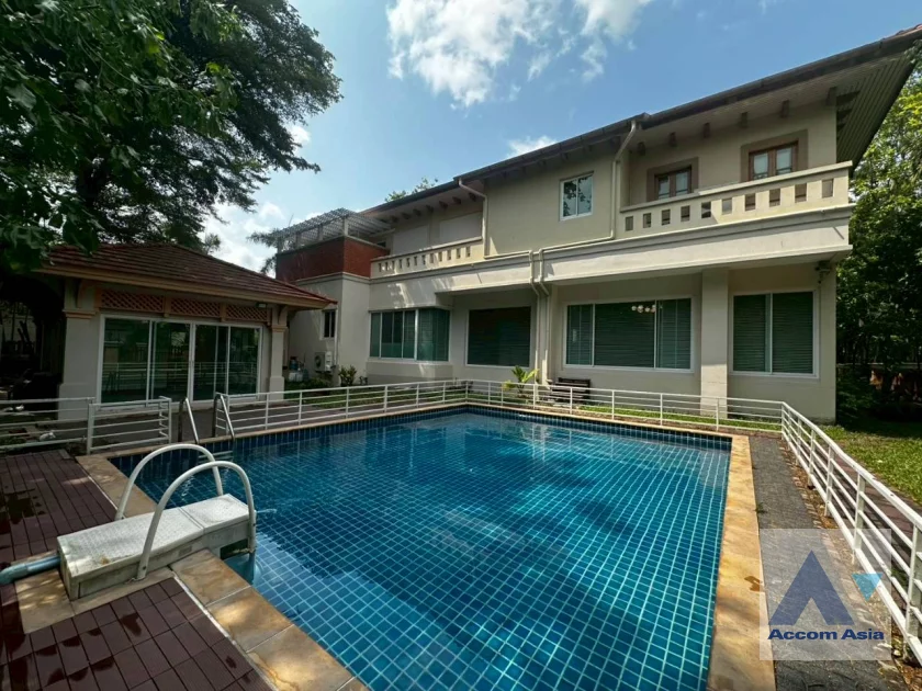 68  5 br House For Rent in Bang Na ,Bangkok BTS Bearing at House in compound AA23515