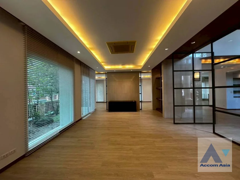 5  5 br House For Rent in Bang Na ,Bangkok BTS Bearing at House in compound AA23515