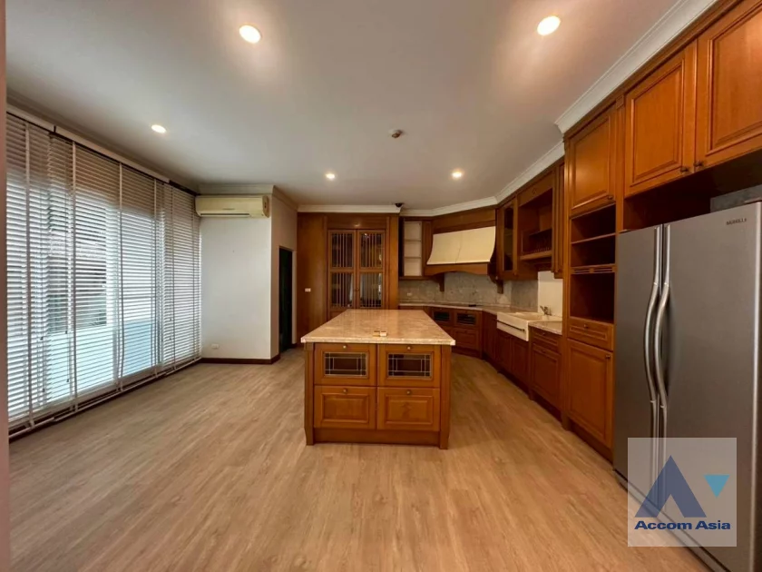 18  5 br House For Rent in Bang Na ,Bangkok BTS Bearing at House in compound AA23515