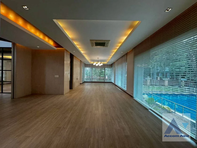 24  5 br House For Rent in Bang Na ,Bangkok BTS Bearing at House in compound AA23515
