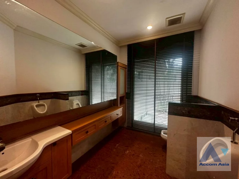 34  5 br House For Rent in Bang Na ,Bangkok BTS Bearing at House in compound AA23515